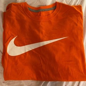 nike t-shirt